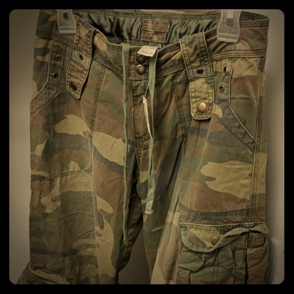 Abercrombie & Fitch Army Print Cargo pants